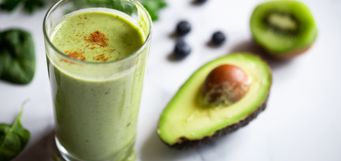 Suco Verde de Abacate e Canela: Uma bebida revitalizante para uma vida saudável e orgânica