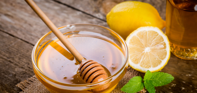 Mel orgânico, limão e hortelã para fortalecer a imunidade