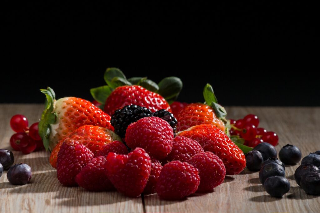 Variedade de frutas vermelhas orgânicas